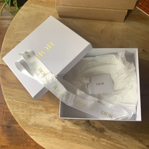 DIOR Giftbox w/Ribbon and Silk paper - - Picture 7 of 8